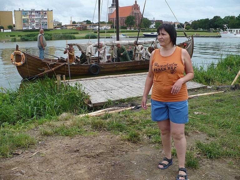 W tle rosyjscy Słowianie odpływają do domu - Wolin