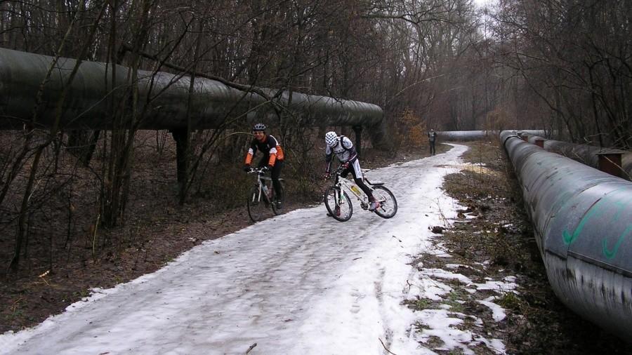 Klosiu na slickach ... :) A Drogbas driftuje :)