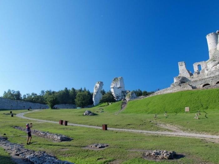 Zamek i niebieskie niebo