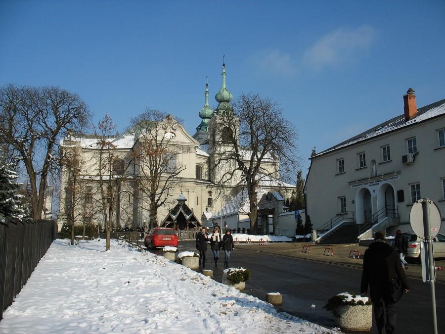 Bielany - kościół Kamedułów i Rektorat UKSW