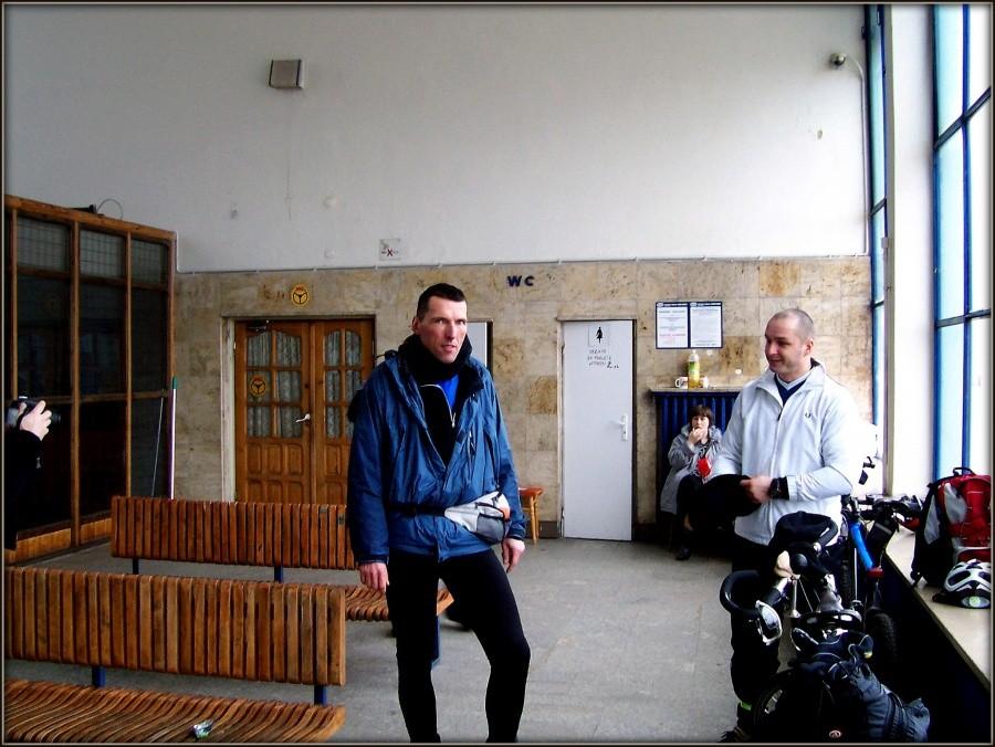 Topniejemy na dworcu PKP w Goleniowie.