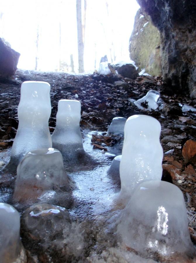 Lodowe stalagmity