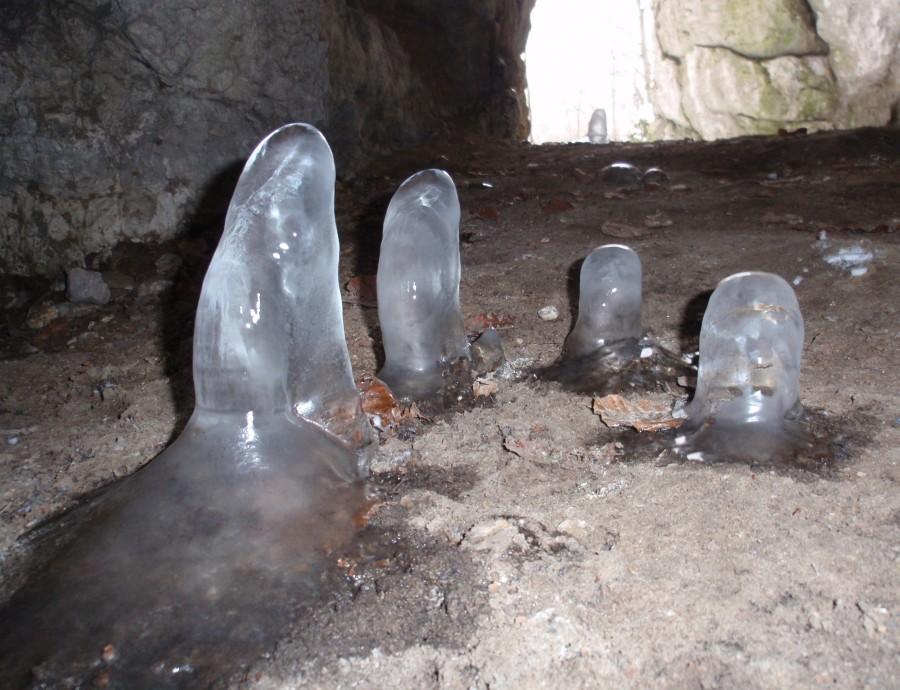 Lodowe stalagmity
