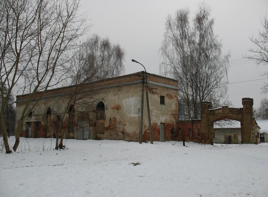 Falenty - oranżeria i brama