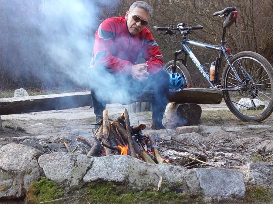 Przy ognisku,przy ognisku,zaśpiewajmy sobie ....