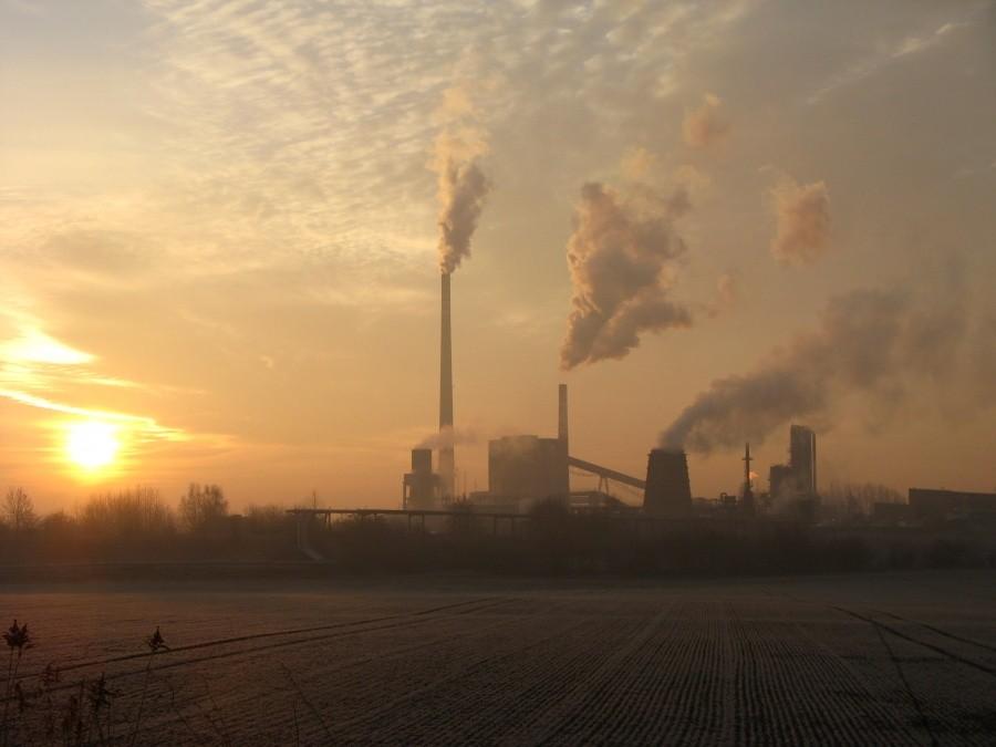 Wschód słońca na tle koksowni Jadwiga