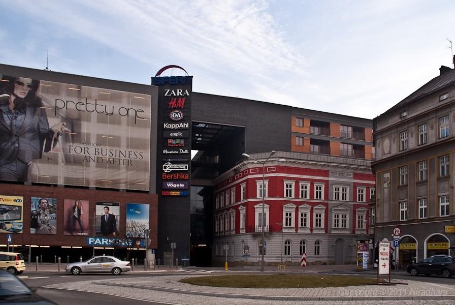 tylko w Bielsku nowe budynki stoją na dachach starych