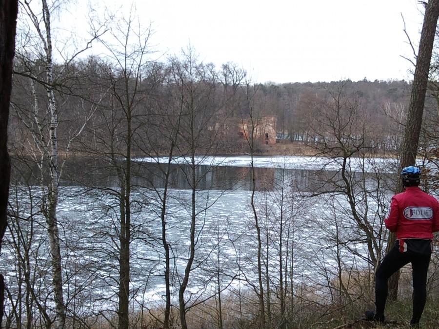 górecki i widok na ruiny ...