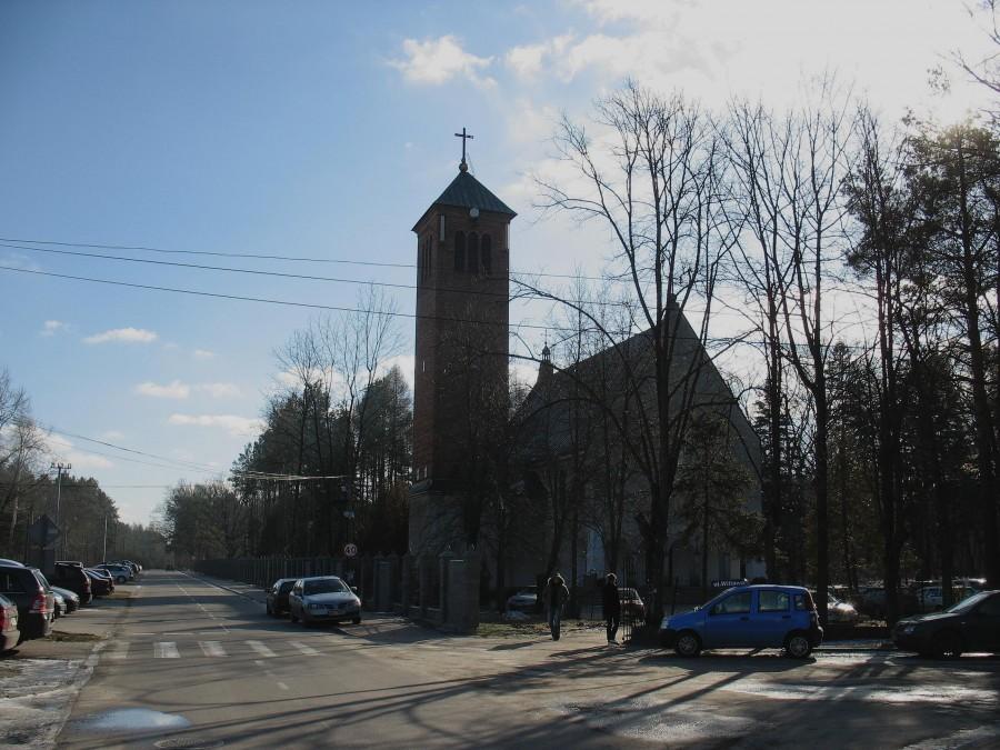 Baniocha - kościół NMP Królowej Pokoju