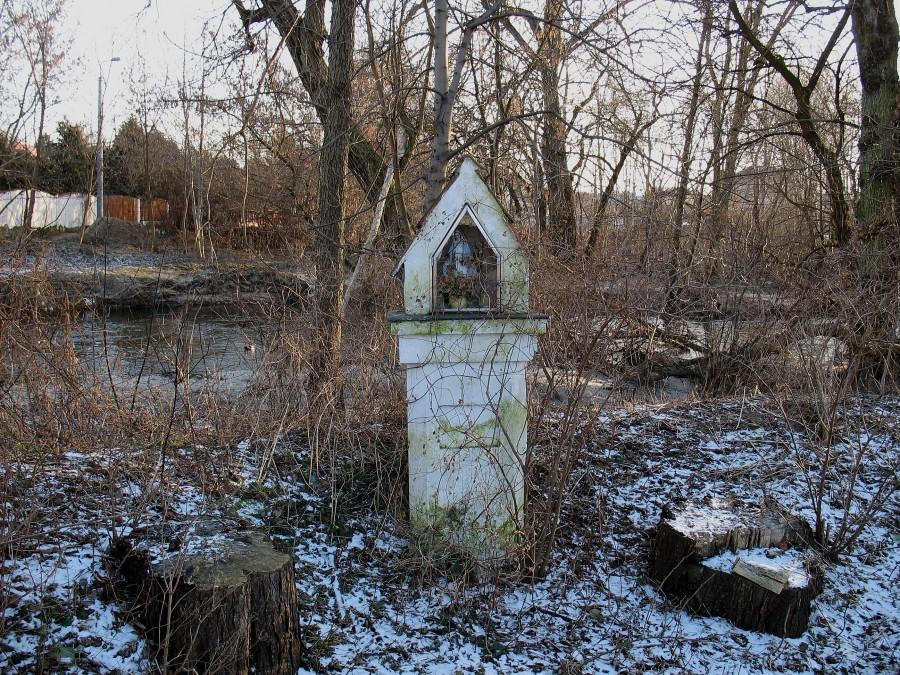 Chylice - kapliczka nad Jeziorką
