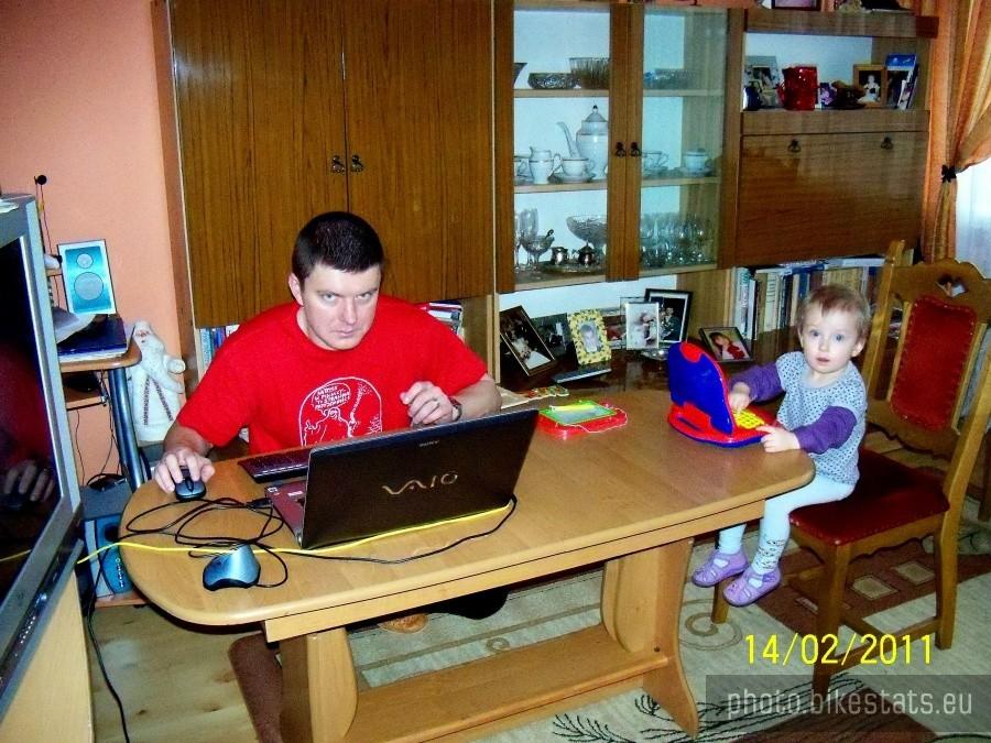 Wspólna praca na komputerach.