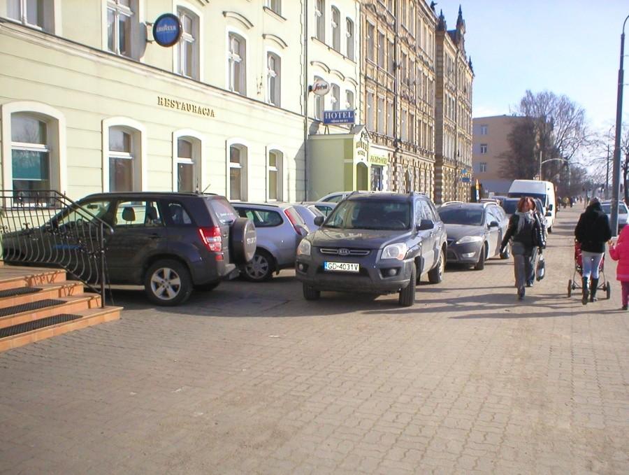 GRUNWALDZKA - ,,PARKING'' PRZY HOTELU SOWA