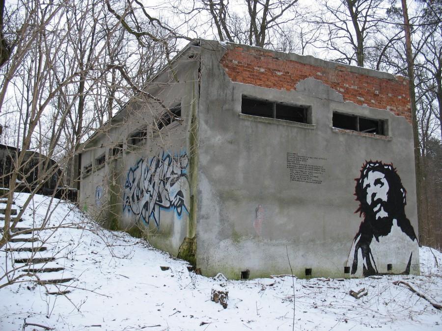 Las Kabacki - tajemniczy budynek