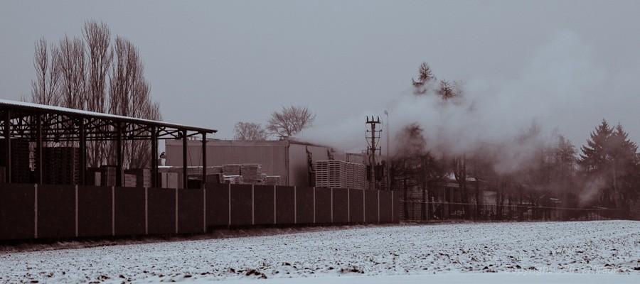 świat szaro-bury i zadymiony