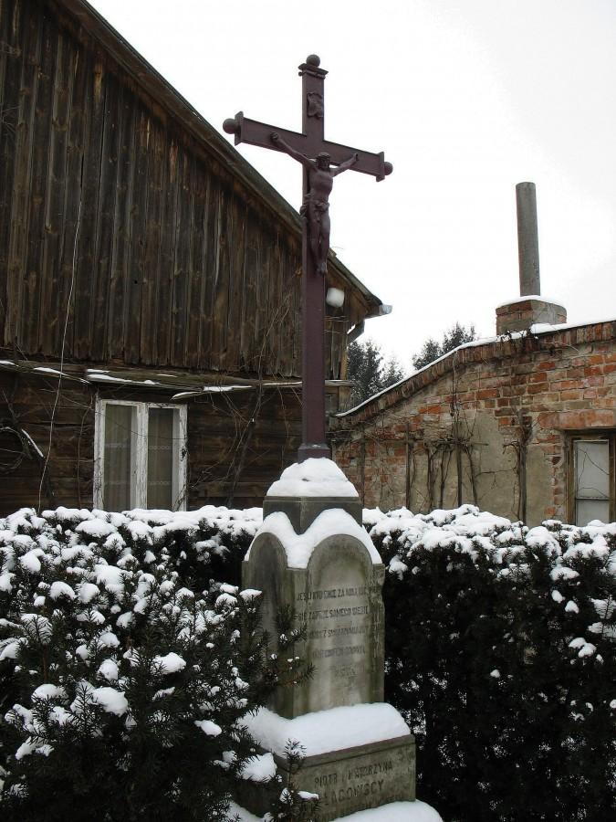 Krzyż przy folwarku Grabów
