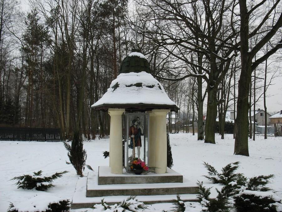 Celestynów - kapliczka przy kościele