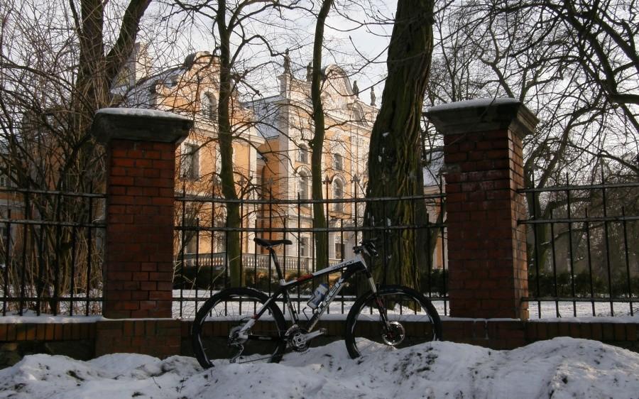 Przerwa przy pałacu w Czempiniu