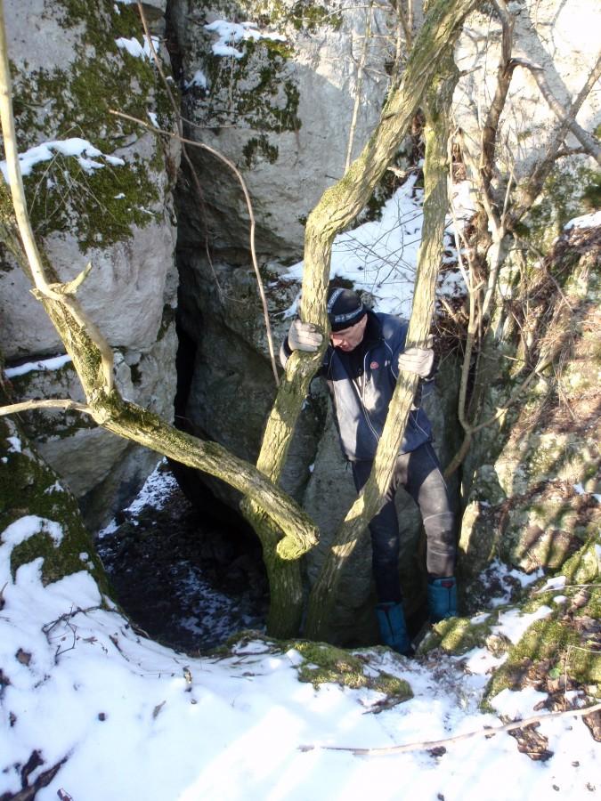 Brama obok Jaskini Ludwinowskiej