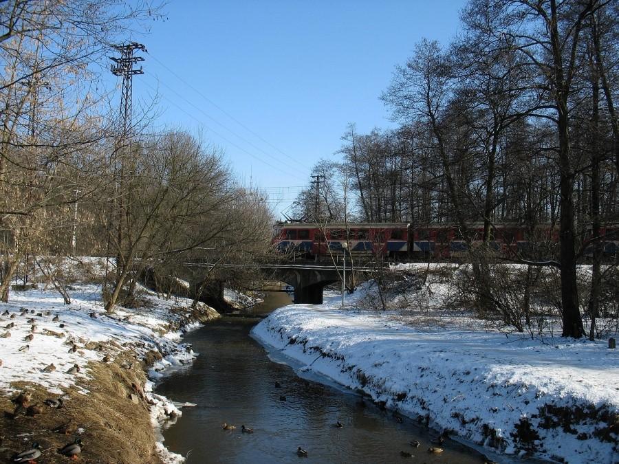 Wiadukt kolejki WKD nad Utratą