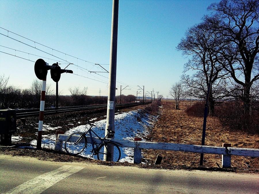 Na przejeździe kolejowym
