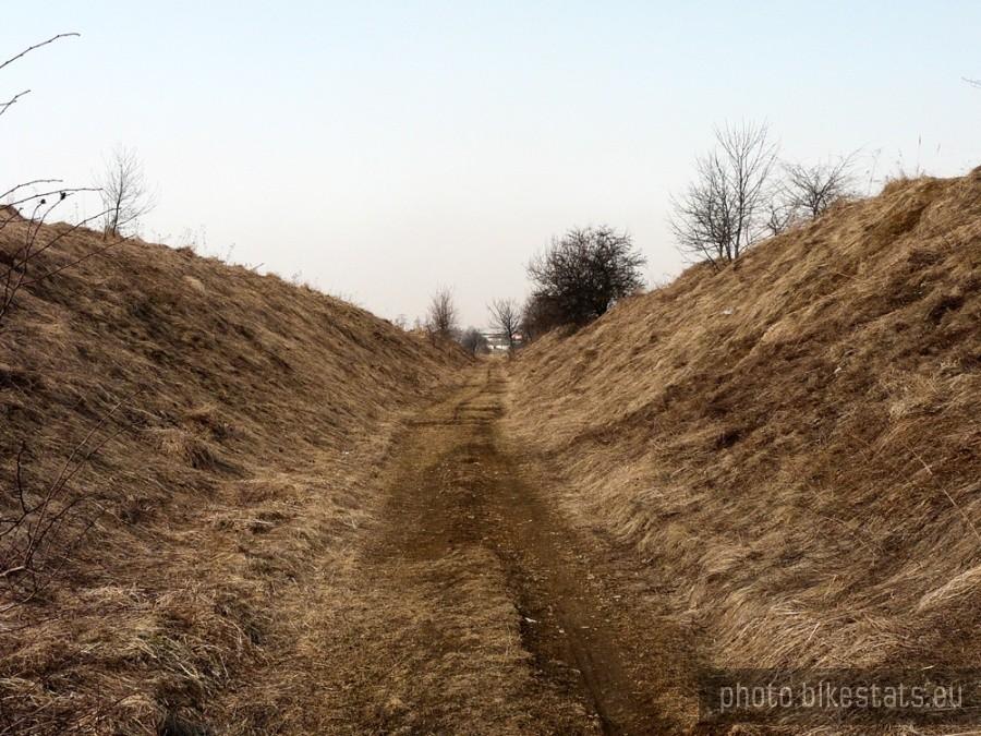 wąwóz, dawny szlak wąskotorówki