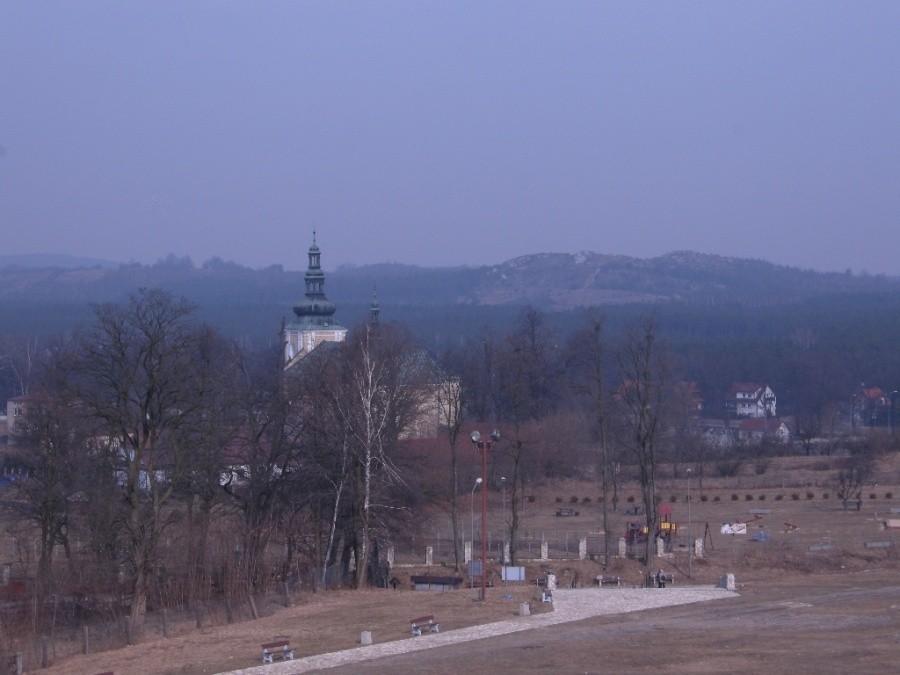 Widok w stronę kościoła