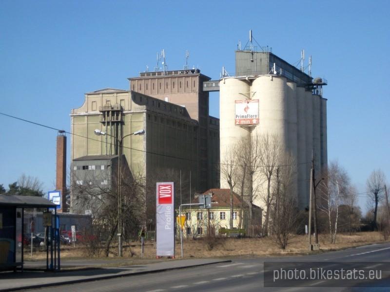 Elewator zbożowy w Czerwonaku.