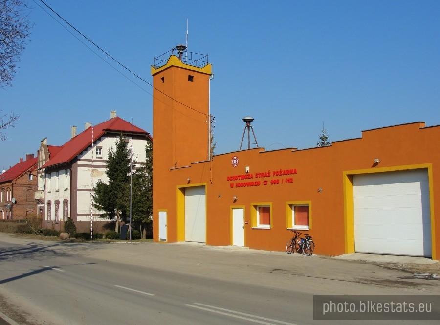 Odnowiony budynek straży pożarnej, w Sobowidzu.