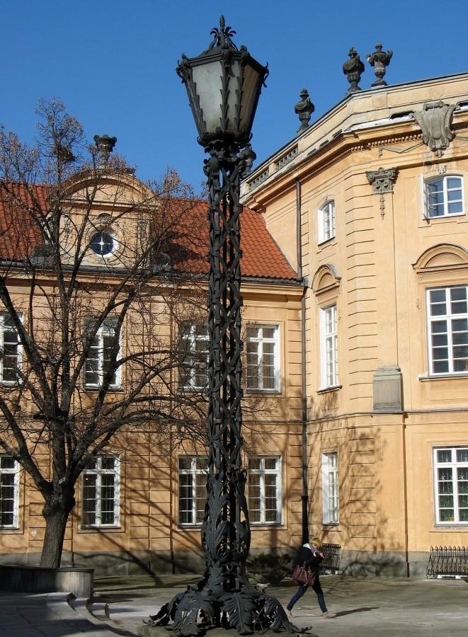Latarnia przed Pałacem Sapiehów