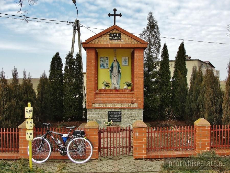 Przydrożna kapliczka.