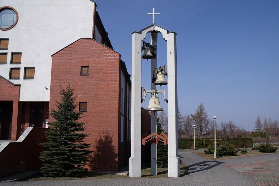 Ciekawa dzwonnica w Sułkowicach