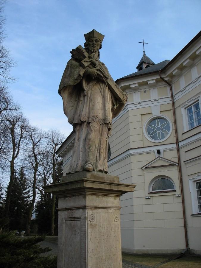 Nadarzyn - św. Nepomucen przy kościele