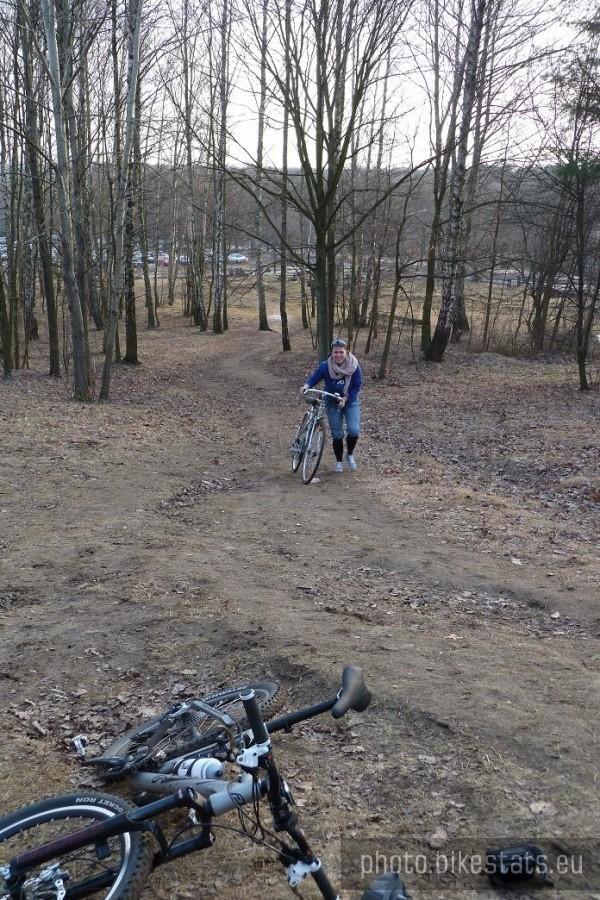 Ledwo zjechaliśmy z utwardzonej drogi i już z buta?