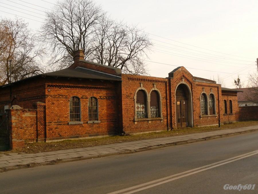 Budynek przy cmentarzu żydowskim na ul Gliwickej.