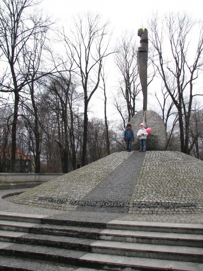 Gliwiczanom, ofiarom wojen i totalitaryzmów