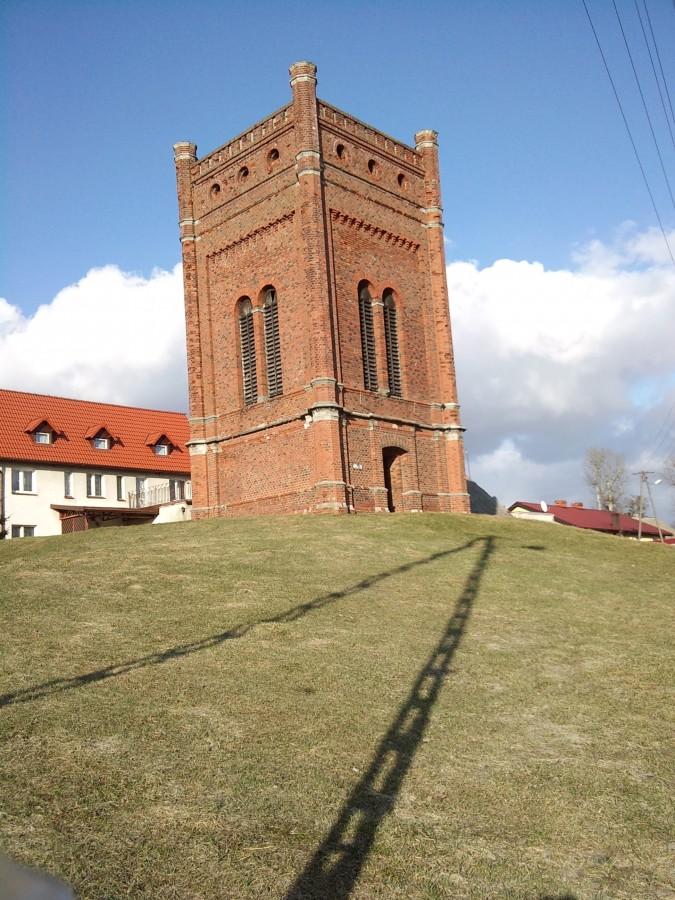 Ceglana dzwonnica w Lubaszu z 1856