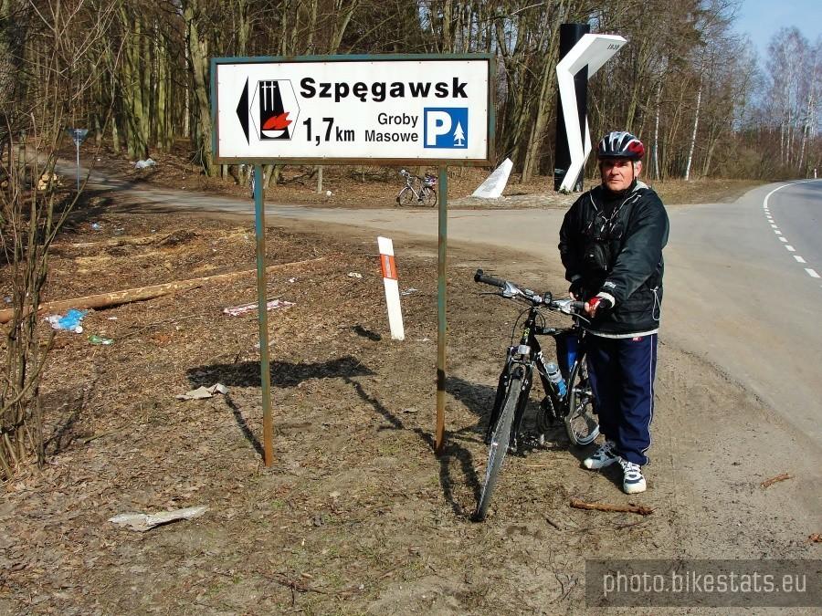 Przed wjazdem do lasu w Szpęgawsku.