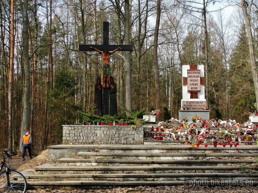 MIEJSCE UŚWIĘCONE KRWIĄ POLAKÓW POLEGŁYCH ZA WOLNOŚĆ OJCZYZNY