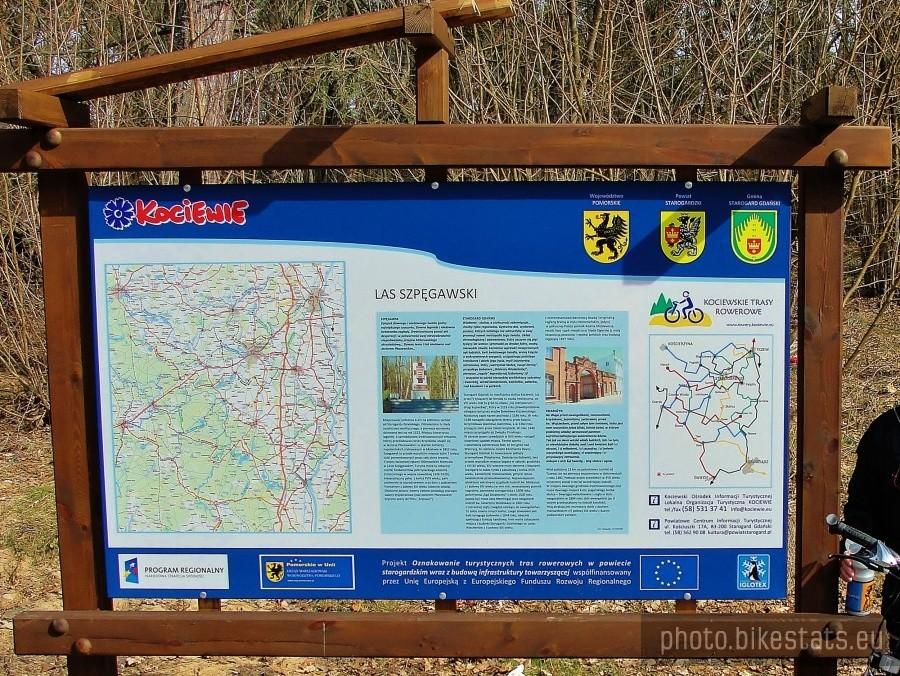 Tablica informacyjna o Kociewskich trasach rowerowych.