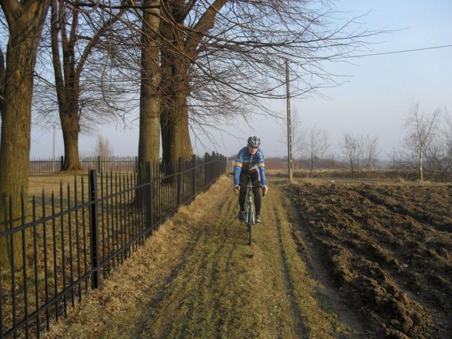 zaraz tam wpadł w nierówność po prawej tyllko nie złapałem aparatem...