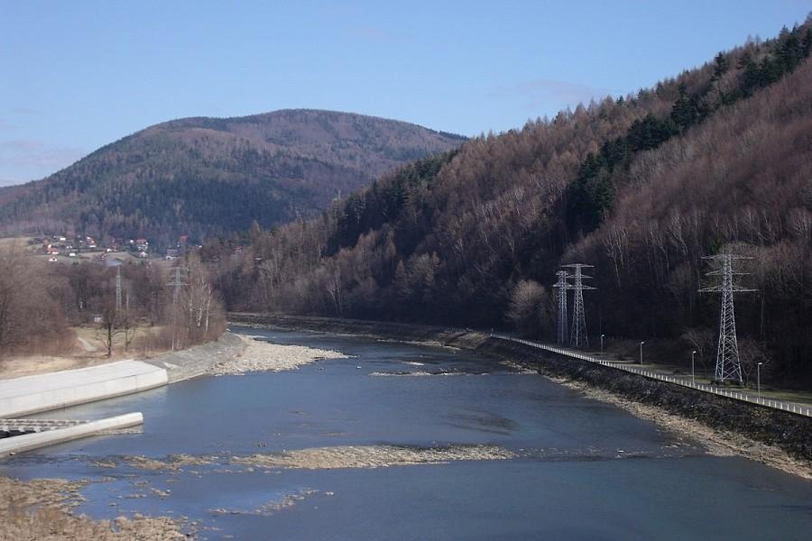 Widok z zapory w Porąbce