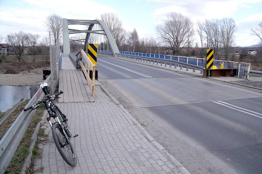 Trzeba zastąpić deski czymś solidniejszym