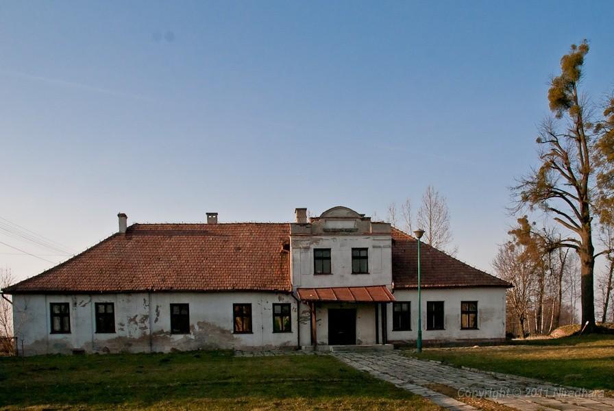 dworek w Nidku - front