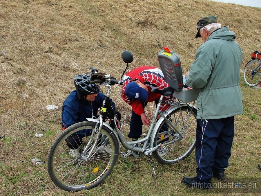 Drobna naprawa roweru Stasia.