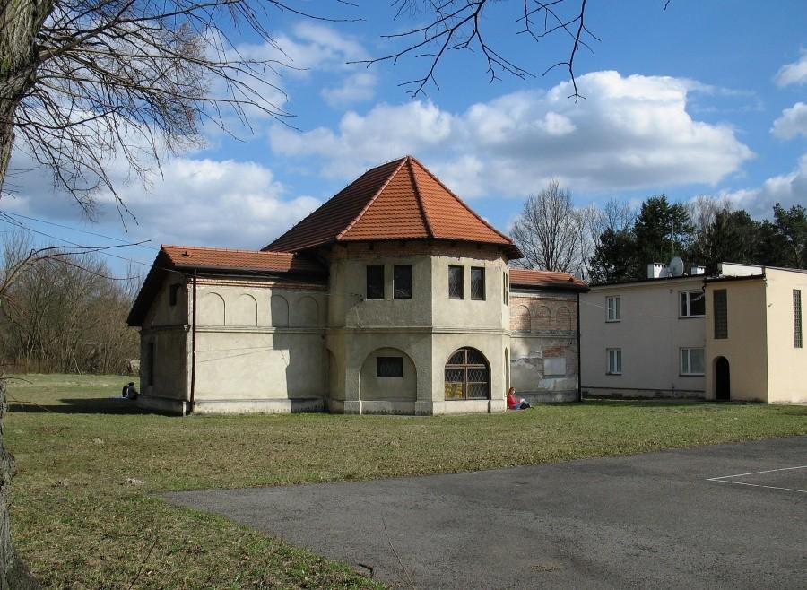 Podkowa Leśna - spichlerz Dworu Zarybie