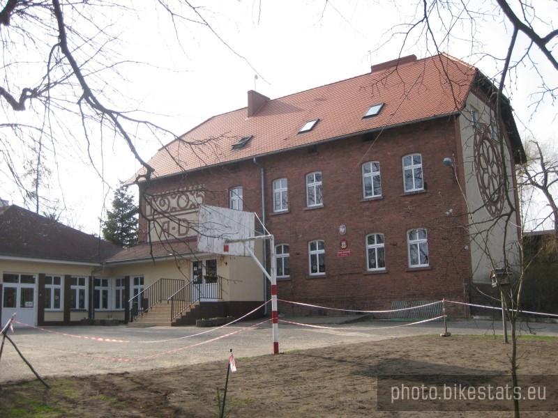 Szkoła Podstawowa w Wierzonce z 1905 roku - moja podstawówka.