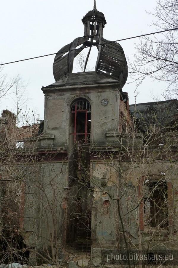 Ruiny siakiegoś pałacyku (Zgierz)