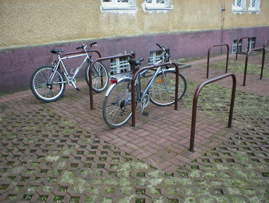 III LO-PRAWDZIWY PARKING ROWEROWY