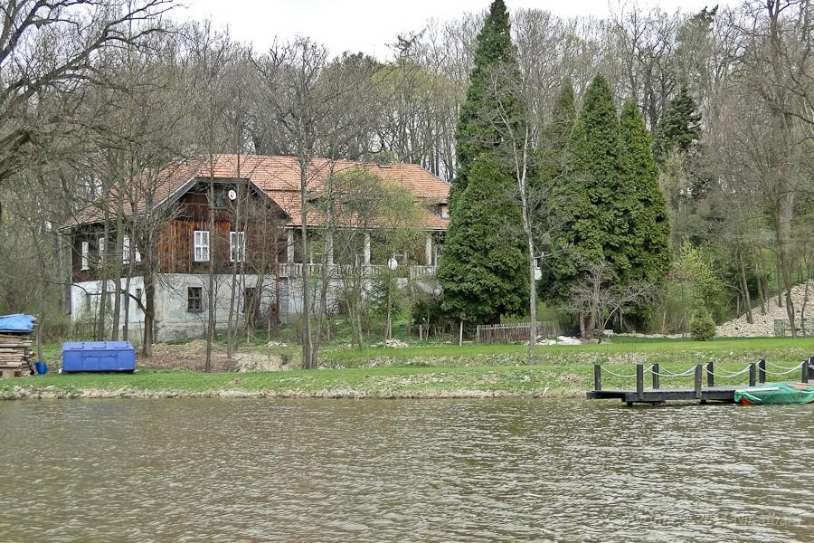 dworek nad stawem