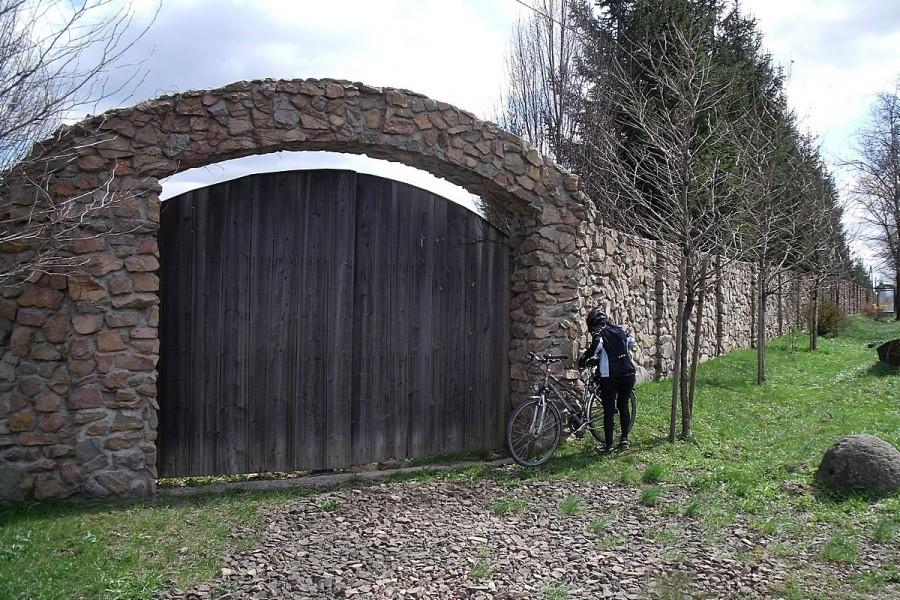Mur ma ponad kilometr